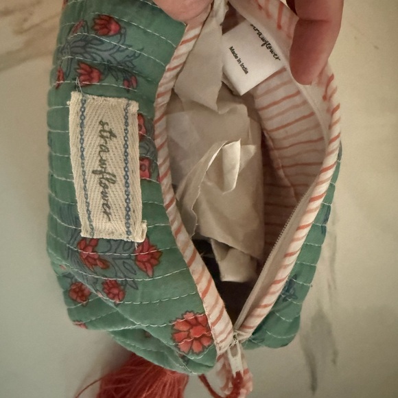Strawflower Cosmetic Bag size small NWT - Picture 5 of 5
